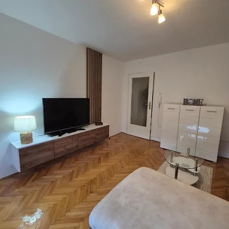 Vuk Apartament *